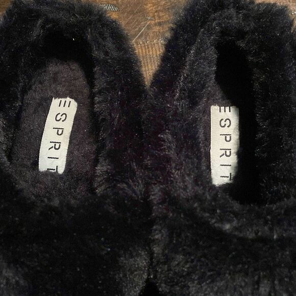 Esprit penny Black shoes with Faux Fur Trim and inside size - Picture 2 of 6